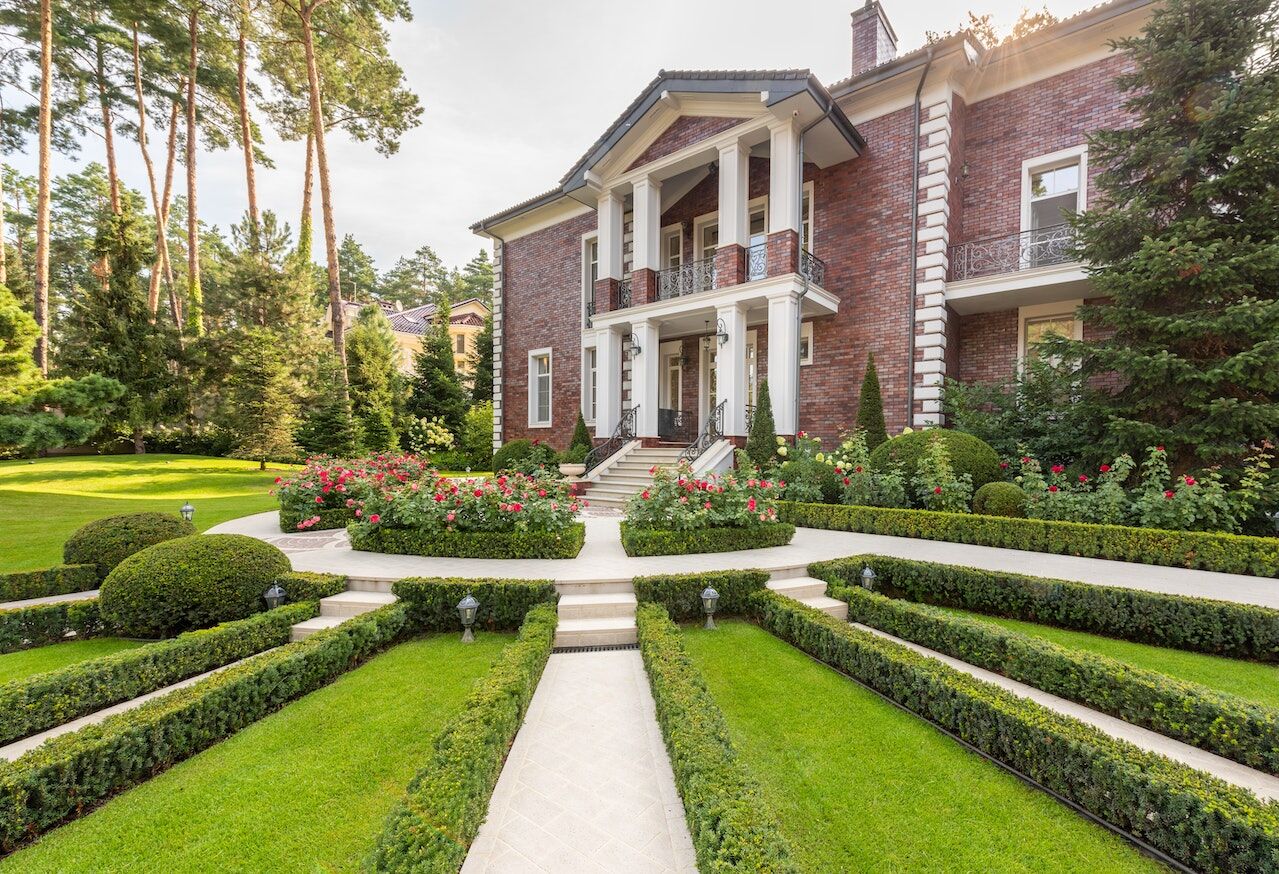 10 Unique Ways to Make Your Lawn Pop